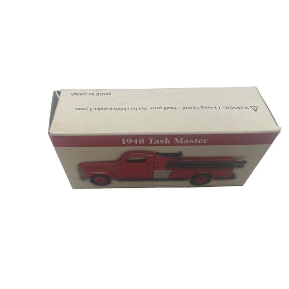 Readers Digest 1/64 Scale 1948 Task Master Red Fire Engine 1999 Diecast NIB - Picture 3 of 6